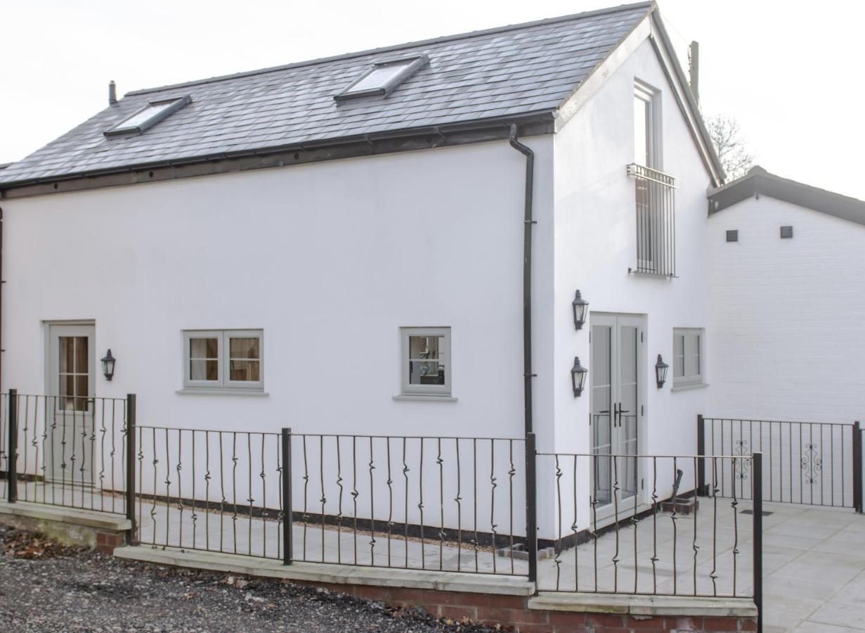 Finwood Green Farm Holiday Cottages-The Calf Shed And The Milk Parlour Henley-in-Arden Exterior photo